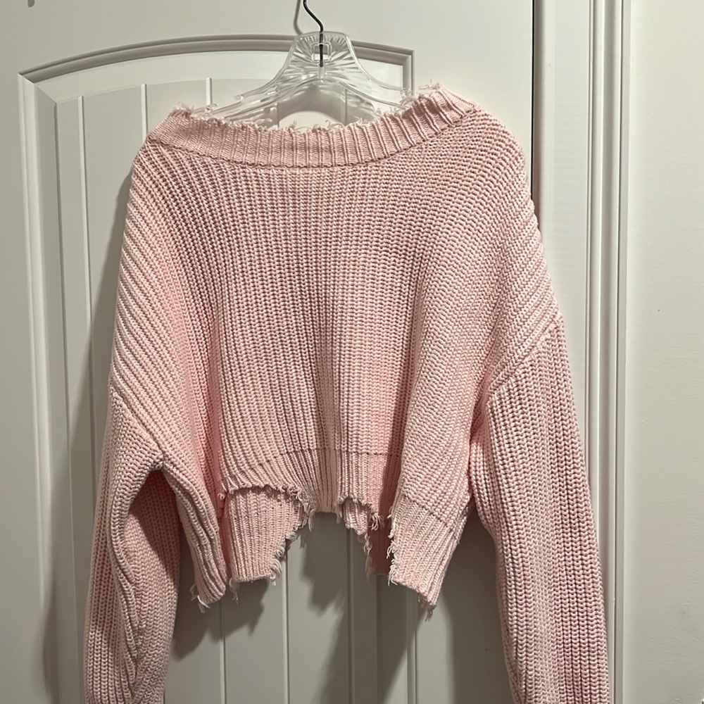Scoopneck pink sweater, cropped